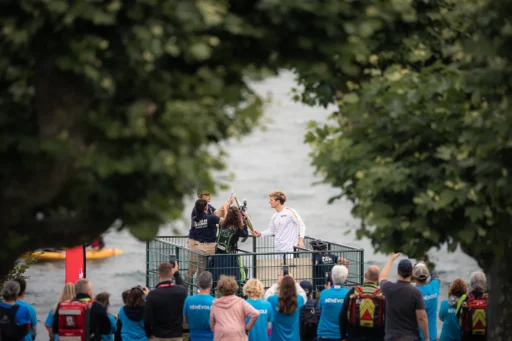 Le relais de la flamme olympique dans le parc dolfus lors du passage de la flamme à Evian les Bains. Photo du photographe Rüdi Welter. Le relais de la flamme olympique dans le parc dolfus lors du passage de la flamme à Evian les Bains. Photo du photographe Rüdi Welter.