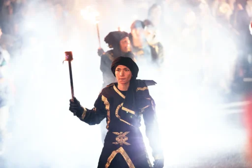 Flottin défilant lors de la cérémonie d'ouverture des flottins à Evian les bains en 2024. Photo du photographe Rüdi Welter. Flottin défilant lors de la cérémonie d'ouverture des flottins à Evian les bains en 2024. Photo du photographe Rüdi Welter.